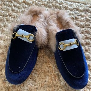 Navy velvet slides with fur